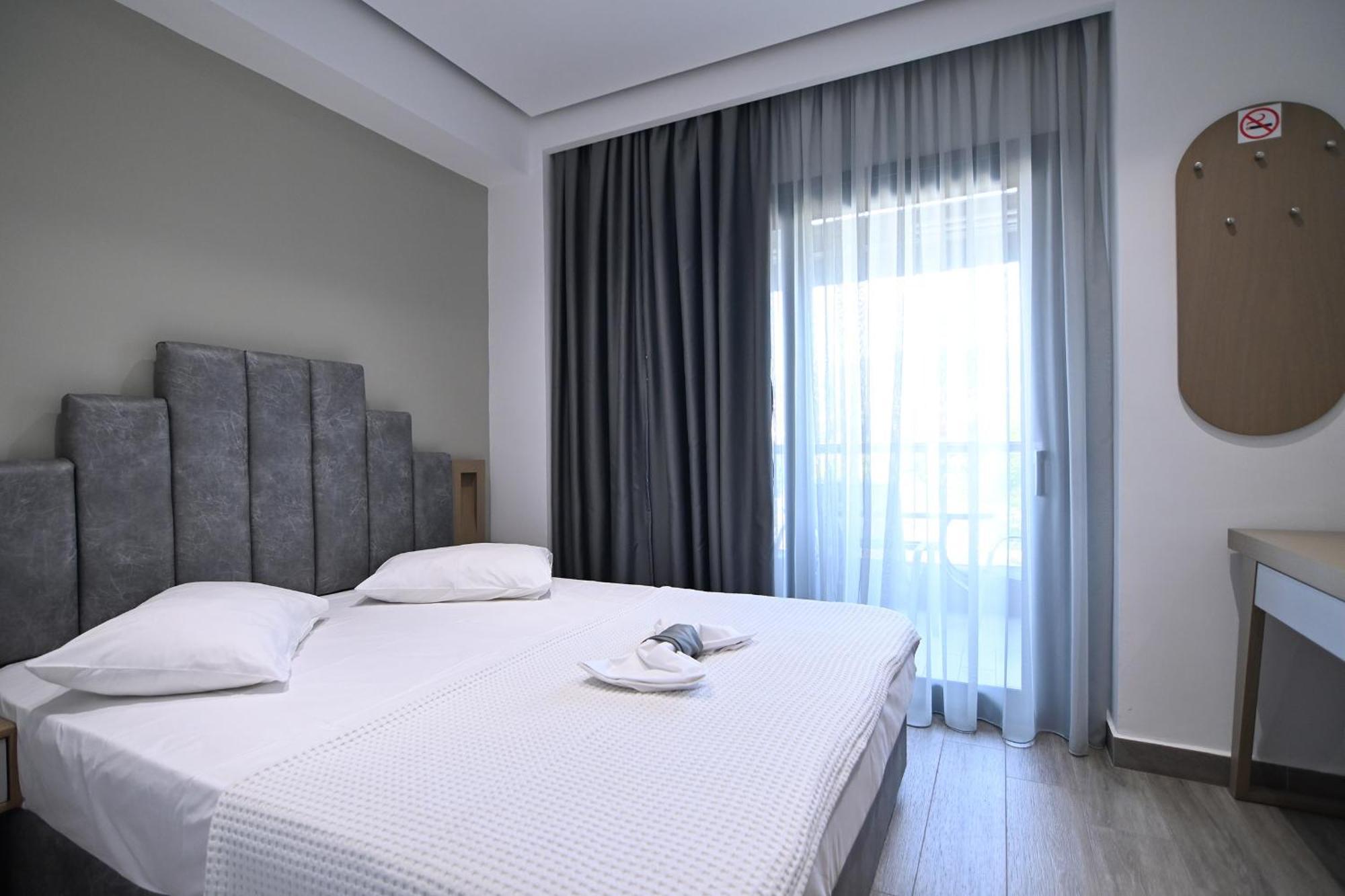 Amalia Rooms Sea View Nea Vrasna Exterior photo